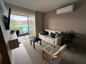 TV - Spectacular 1-bedroom apartment overlooking the endless Crystal Lagoon Beach (Cartagena de Indias)