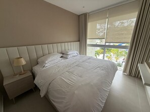 1 dormitorio, tabla de planchar con plancha, wifi y ropa de cama