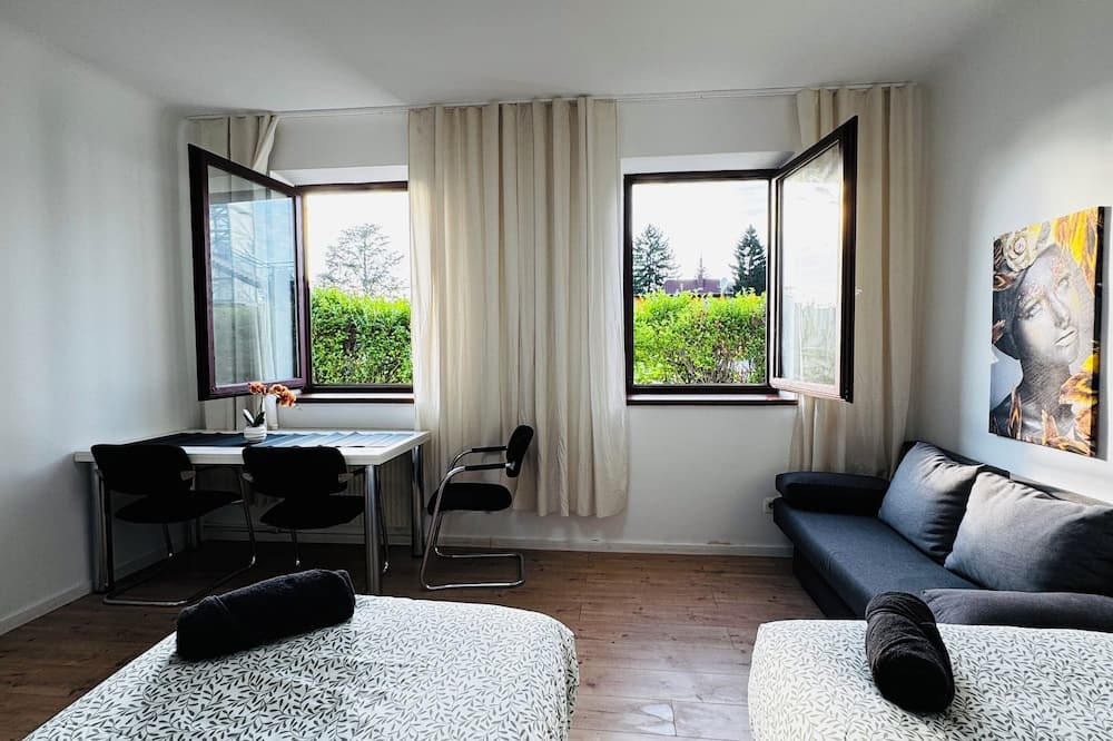 Stylish 3BR Apt Outdoor Space Sleeps 8