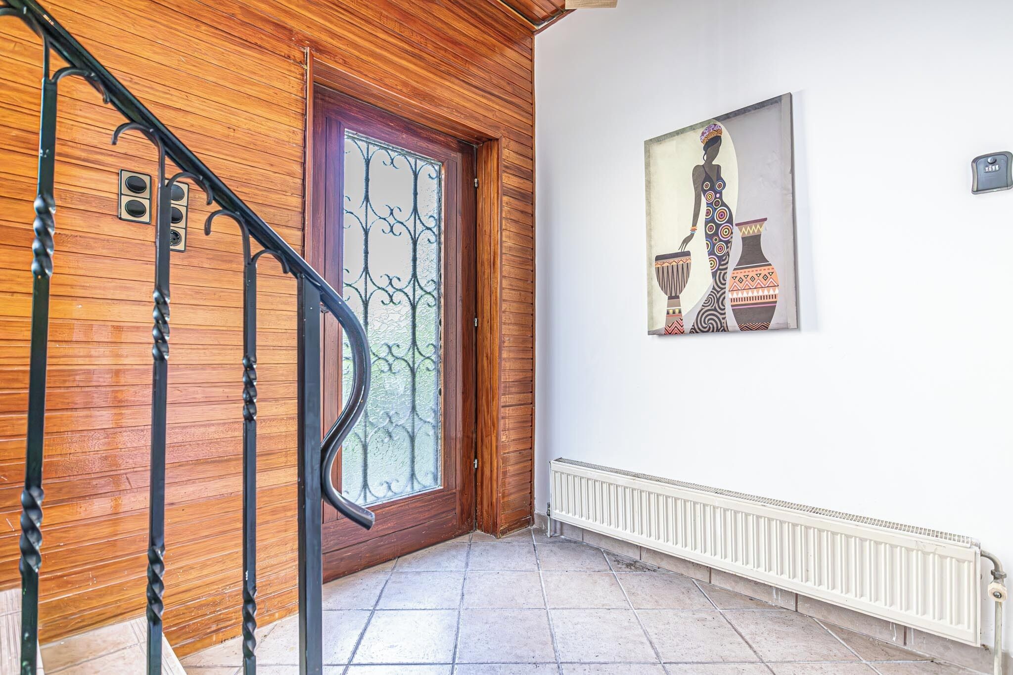 Basic Apartment | Iron/ironing board