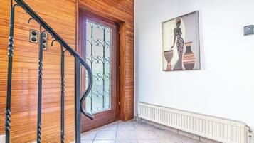 Basic Apartment | Iron/ironing board