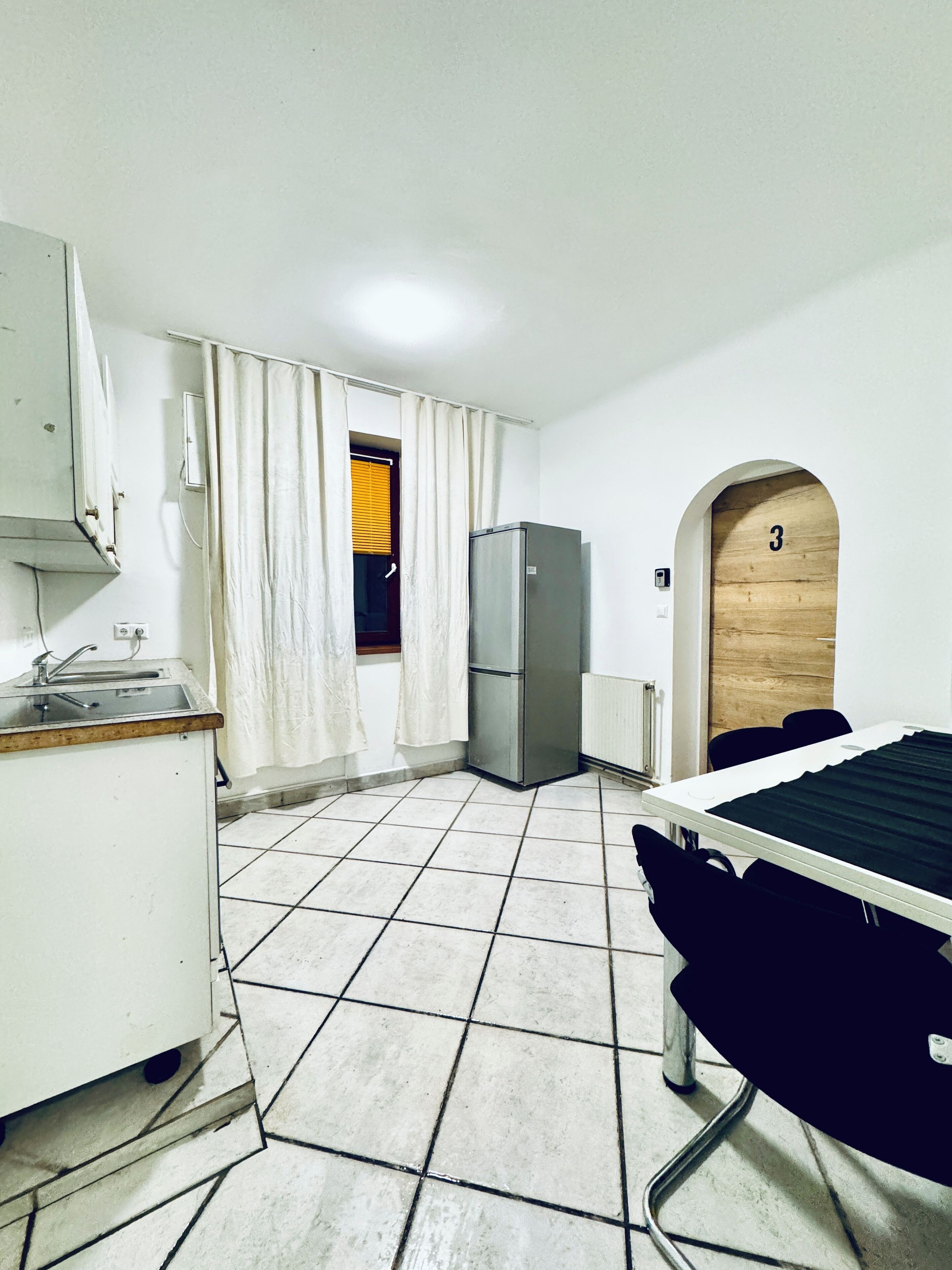 Microondas, horno, placa de cocina, utensilios de cocina