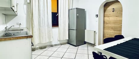 Basic Apartment | Private kitchen