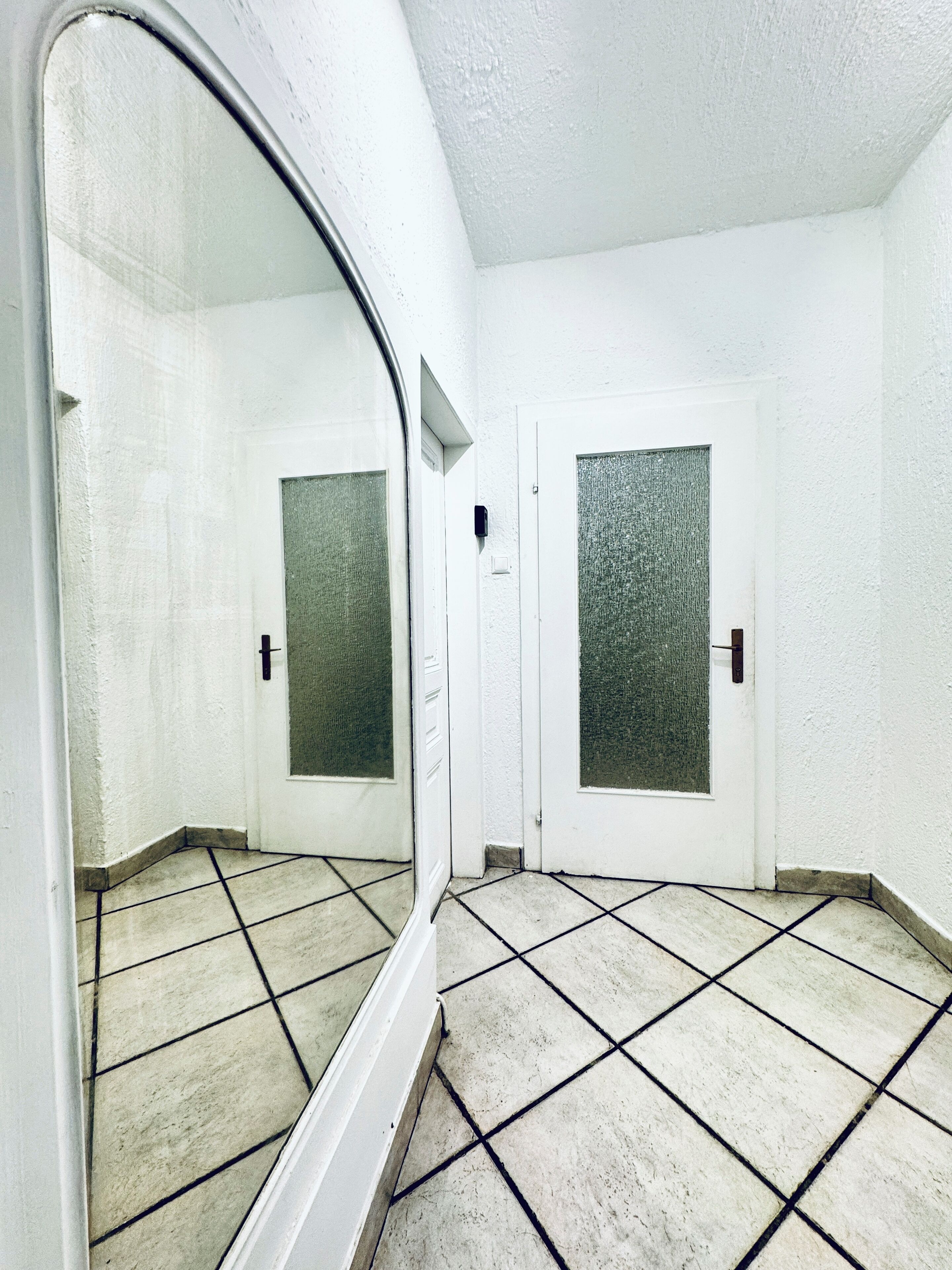 Basic Apartment | Bathroom | Shower, free toiletries, hair dryer, towels