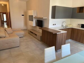Smart TV - Sliema Central 2-Bedroom Near Valletta by Malta Weekend (Sliema)