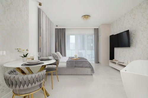 Elegant Studio | Parking | Balcony