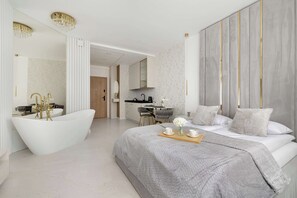 アイロン / アイロン台、旅行用ベビーベッド、WiFi、ベッドシーツ