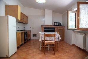 Apartment, Balcony, Hill View | Private kitchen
