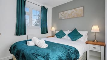 4 bedrooms, iron/ironing board, free WiFi