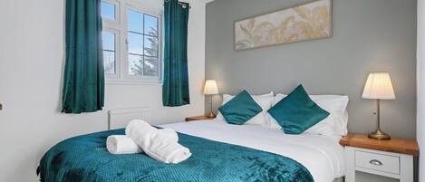 4 bedrooms, iron/ironing board, free WiFi