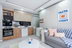 สแตนดาร์ดคอนโด, เตียงใหญ่ 1 เตียง และโซฟาเบด, ปลอดบุหรี่, นำสัตว์เลี้ยงเข้าได้ | โต๊ะทำงาน, พื้นที่ทำงานแบบใช้แล็ปท็อป, ผ้าม่านกันแสง, ห้องเก็บเสียง