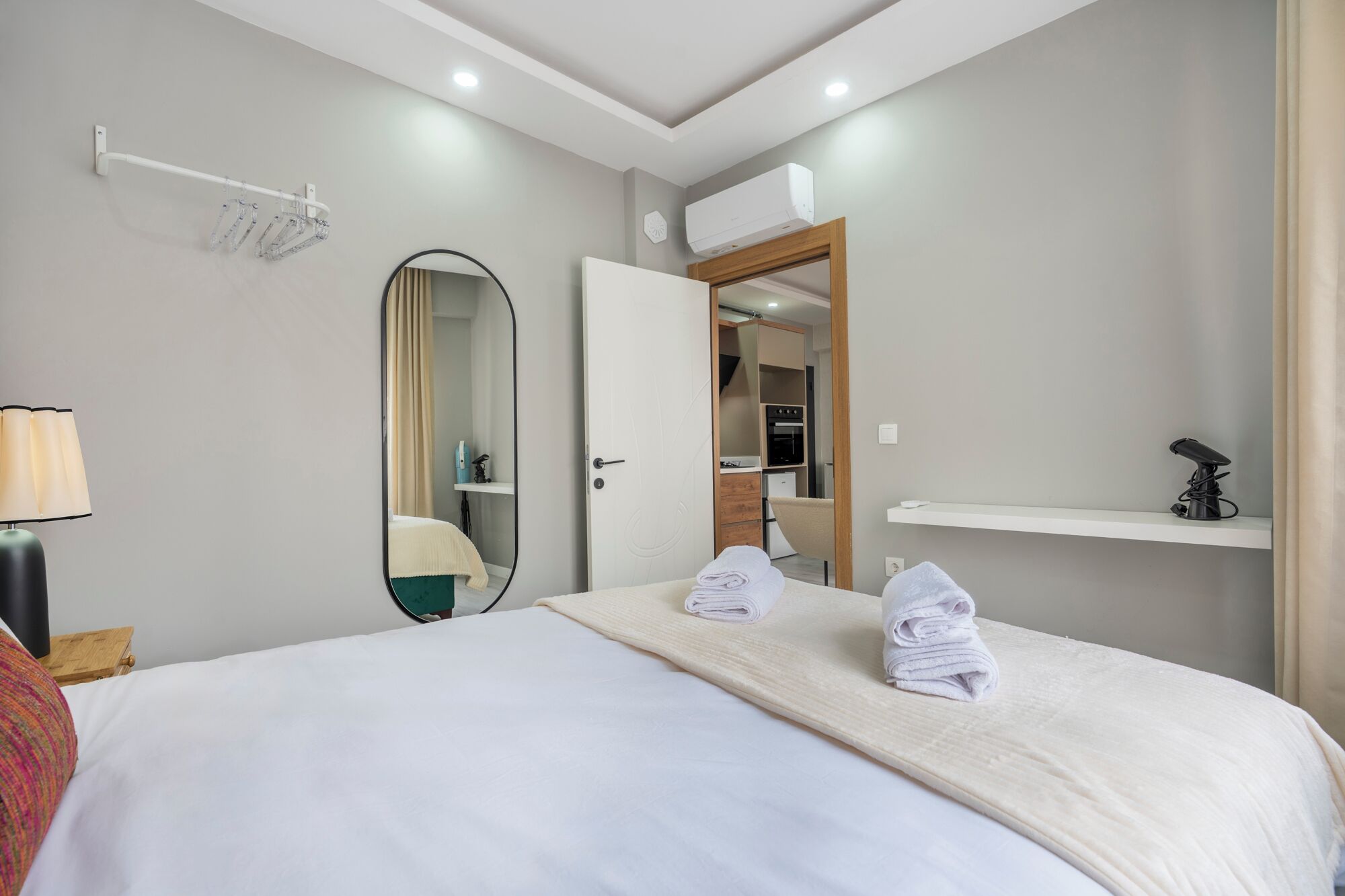 Standard-Apartment, 1 Doppelbett und Schlafsofa, Nichtraucher, eigenes Bad | Schreibtisch, laptopgeeigneter Arbeitsplatz, Verdunkelungsvorhänge