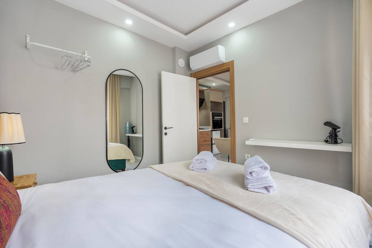 Standard-Apartment, 1 Doppelbett und Schlafsofa, Nichtraucher, eigenes Bad | Schreibtisch, laptopgeeigneter Arbeitsplatz, Verdunkelungsvorhänge