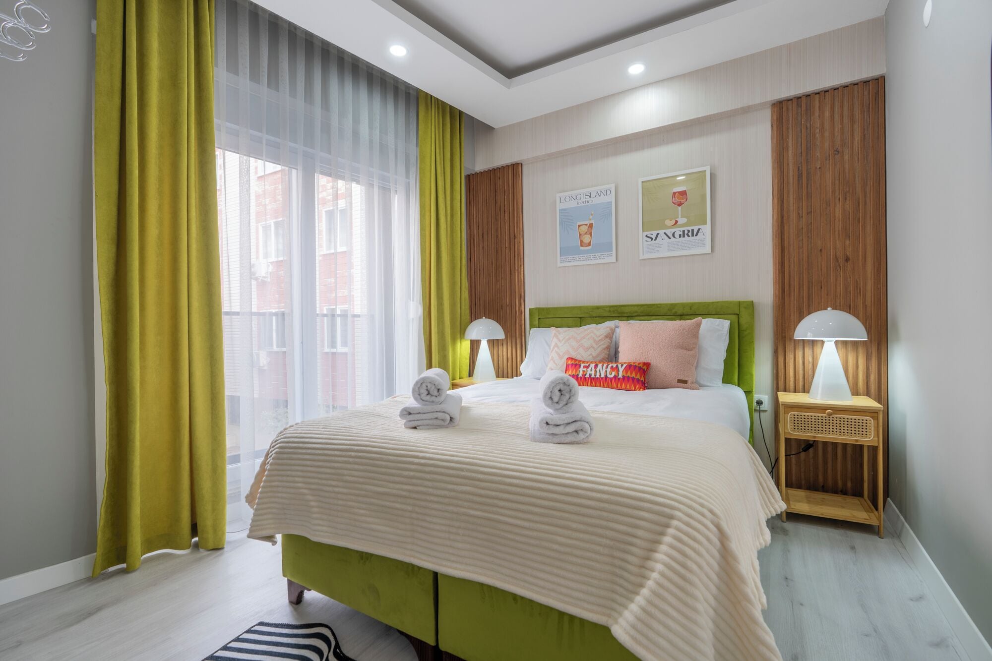 Bloc d'apartaments Deluxe, 1 llit doble i sofà llit, bany privat | Escriptori, espai de treball apte per a portàtils i cortines opaques 