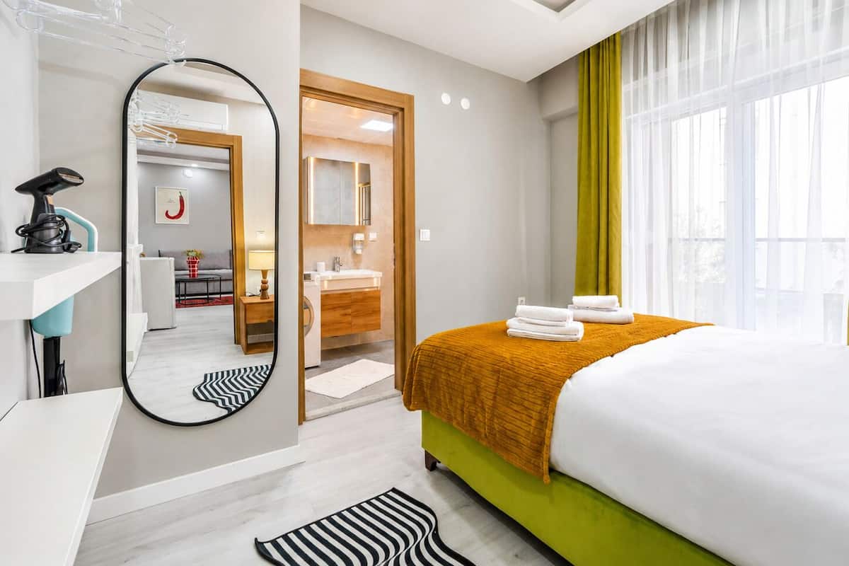 Deluxe Apart Daire, 1 Yatak Odası, Mutfak | Masa, dizüstü bilgisayar çalışma alanı, güneşlik/perde, ses yalıtımı