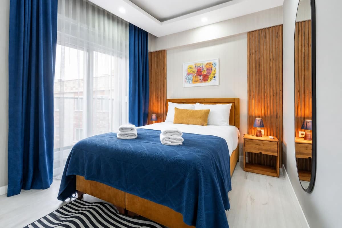 Condo phong cách cổ điển, 1 giường đôi và sofa giường, không hút thuốc, bếp | Bàn, khu vực làm việc phù hợp cho laptop, màn/rèm cản sáng
