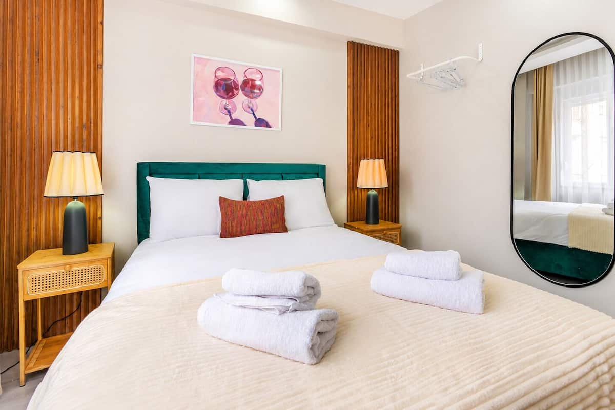 Condo Tiêu chuẩn, 1 giường đôi và sofa giường, không hút thuốc, phòng tắm riêng | Bàn, khu vực làm việc phù hợp cho laptop, màn/rèm cản sáng