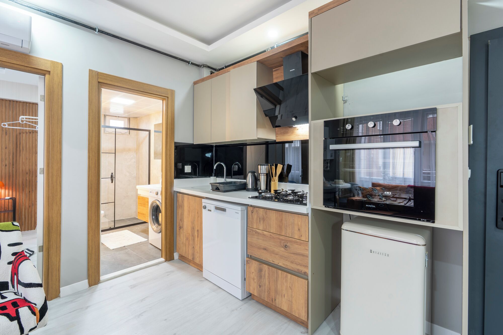 Bloc d'apartaments Deluxe, 1 dormitori, no fumadors, s'admeten animals de companyia | Cuina privada | Frigorífic petit, forn, placa de cuina i rentaplats 