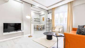 Comfort Condo, 1 Bedroom, Pets Allowed | Desk, laptop workspace, blackout drapes, soundproofing