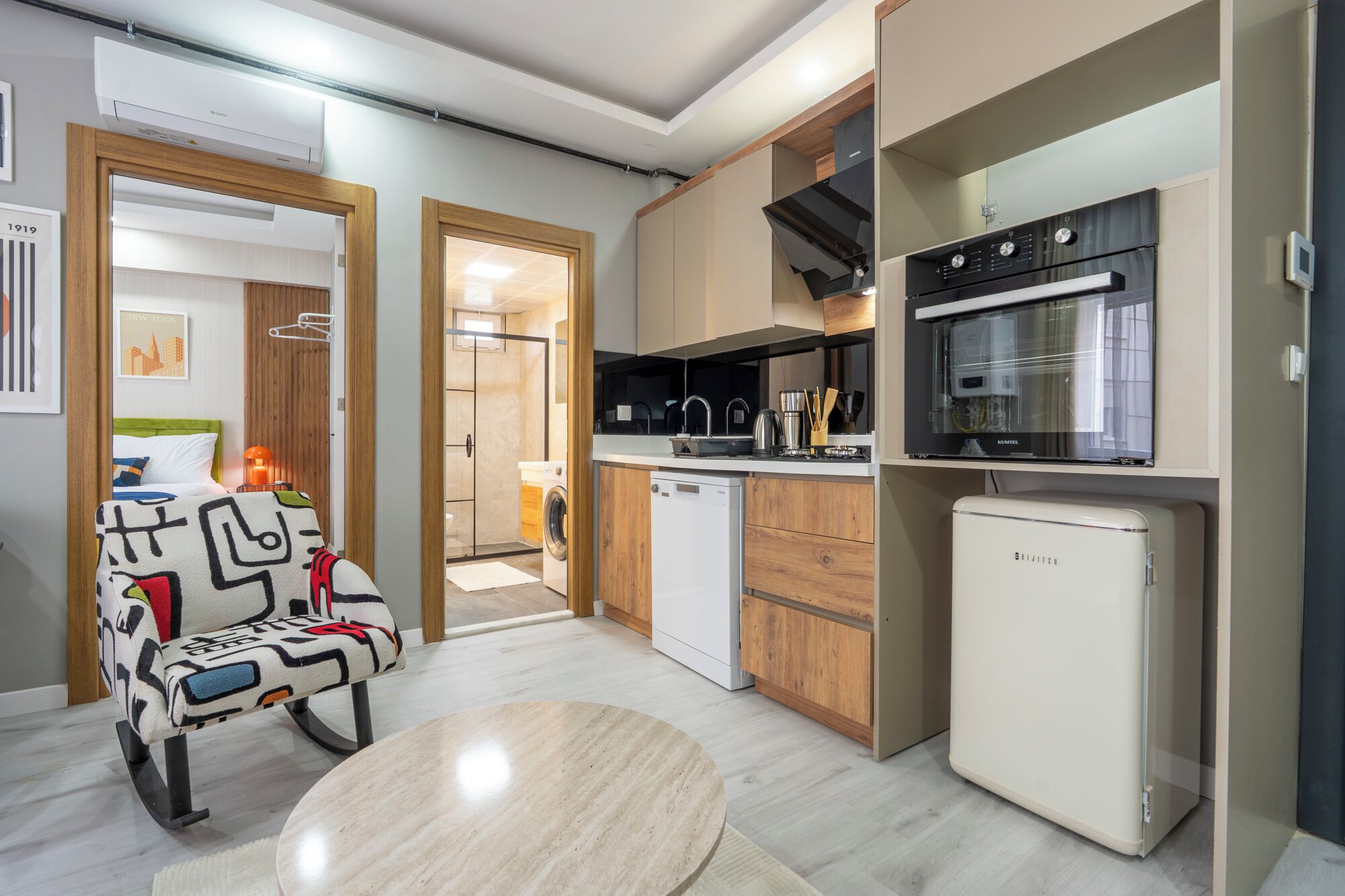 Deluxe Condo, 1 Bedroom, Non Smoking, Pets allowed | Private kitchen | Mini-fridge, oven, stovetop, dishwasher