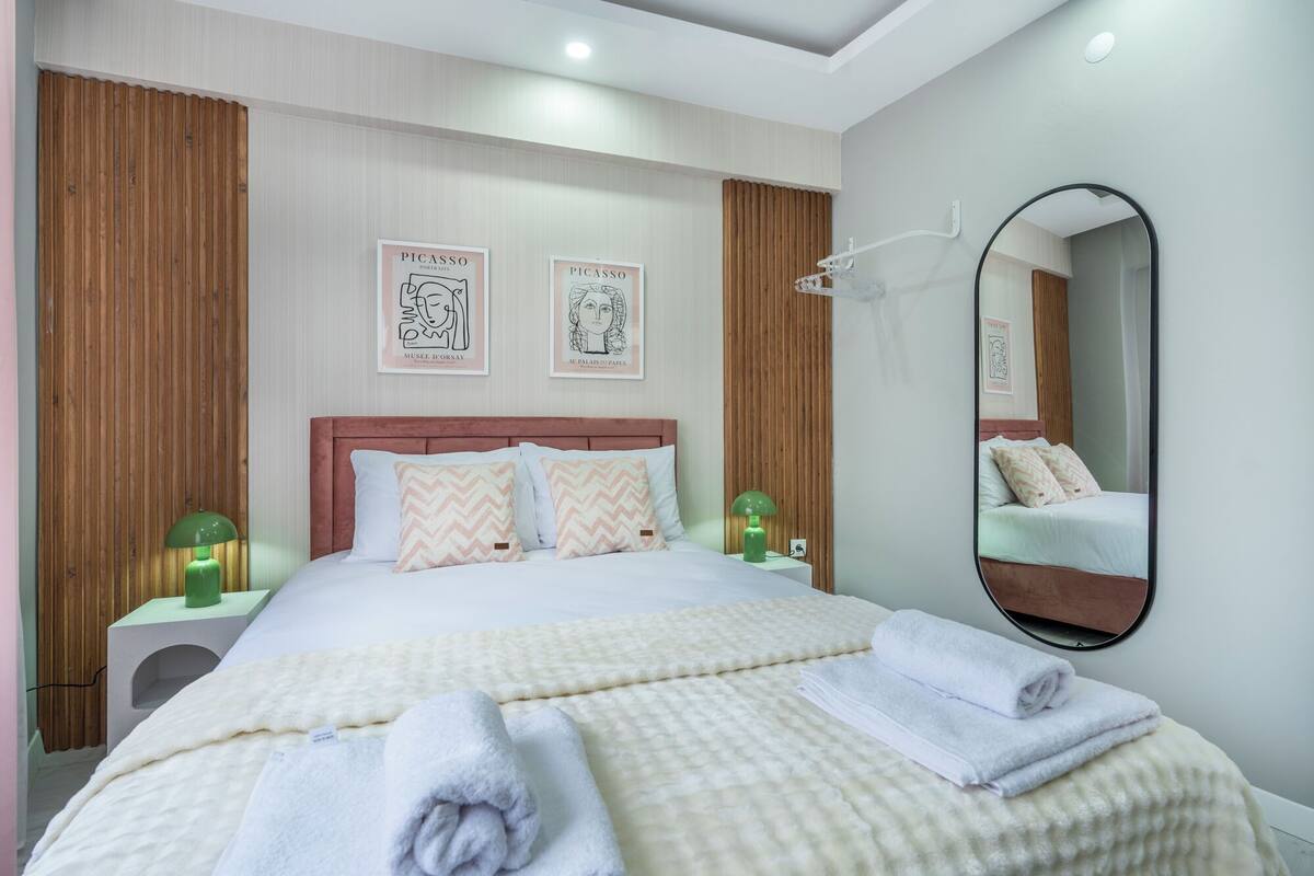 Classic-Apartment, 1 Doppelbett und Schlafsofa, Nichtraucher, eigenes Bad | Schreibtisch, laptopgeeigneter Arbeitsplatz, Verdunkelungsvorhänge