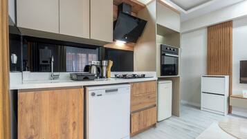 Deluxe Condo, 1 Bedroom, Non Smoking, Pets Allowed | Desk, laptop workspace, blackout drapes, soundproofing