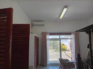 TV - 4-bedroom Sublime villa Elite Lux in Diani Beach with Pool, beach front access (Mombasa)