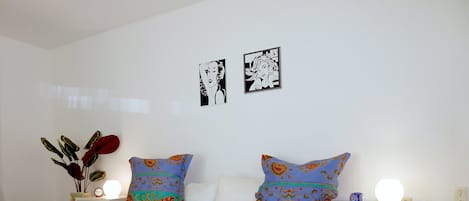 2 bedrooms, iron/ironing board, bed sheets