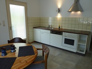 Fridge, microwave, oven, stovetop - Apartment Am Wald Schuttertal with Shared Terrace and Garden (Schuttertal)