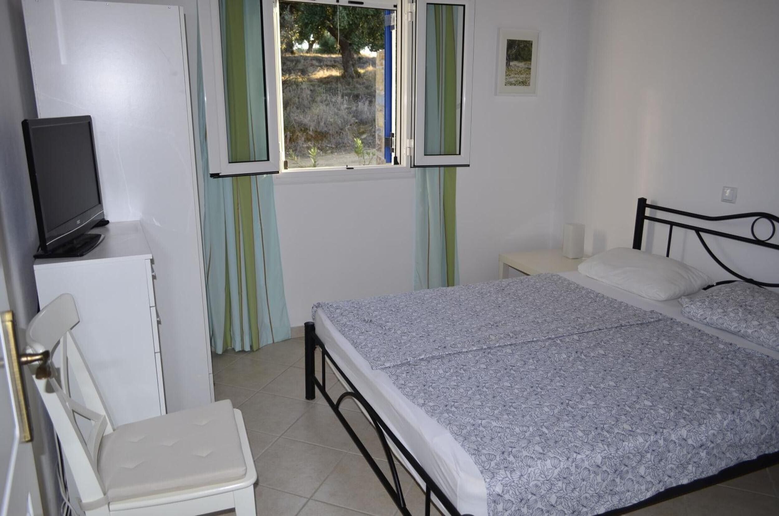 3 makuuhuonetta, silitysrauta/-lauta, Wi-Fi, vuodevaatteet