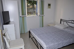 3 habitaciones, tabla de planchar con plancha, wifi y ropa de cama 