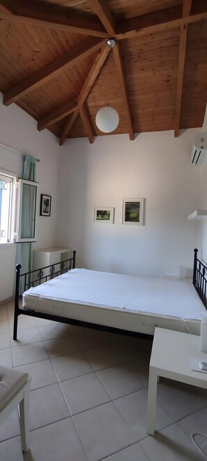 3 slaapkamers, een strijkplank/strijkijzer, wifi, beddengoed