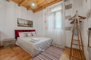 1 chambre, fer et planche à repasser, Wi-Fi gratuit, draps fournis