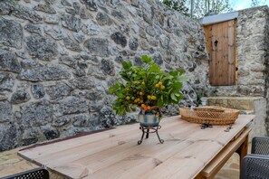 Outdoor dining - Kalimera Loft I – Village Experience ,a cozy retreat (Argiroupoli)