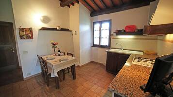 Frigorifero, piano cottura, macchina per tè/caffè