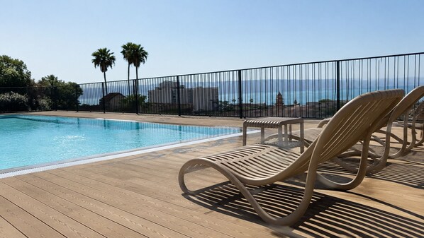 Seasonal outdoor pool, pool loungers - Azura Boutique Hotel (Tiberias)