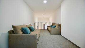 Gallery maisonnette | Een bureau, een laptopwerkplek, gratis babybedden, gratis wifi