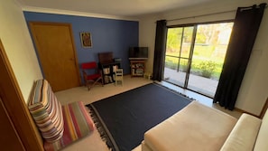 A room with a bed, a TV, a bookshelf, and a window with curtains. - Blackfish located in Cunjurong Point (Cunjurong Point)