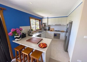 Fridge, microwave, oven, dishwasher - Blackfish ~ Stunning Haven Near Beaches (Cunjurong Point)
