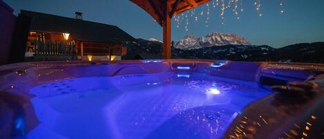 Bañera de hidromasaje al aire libre