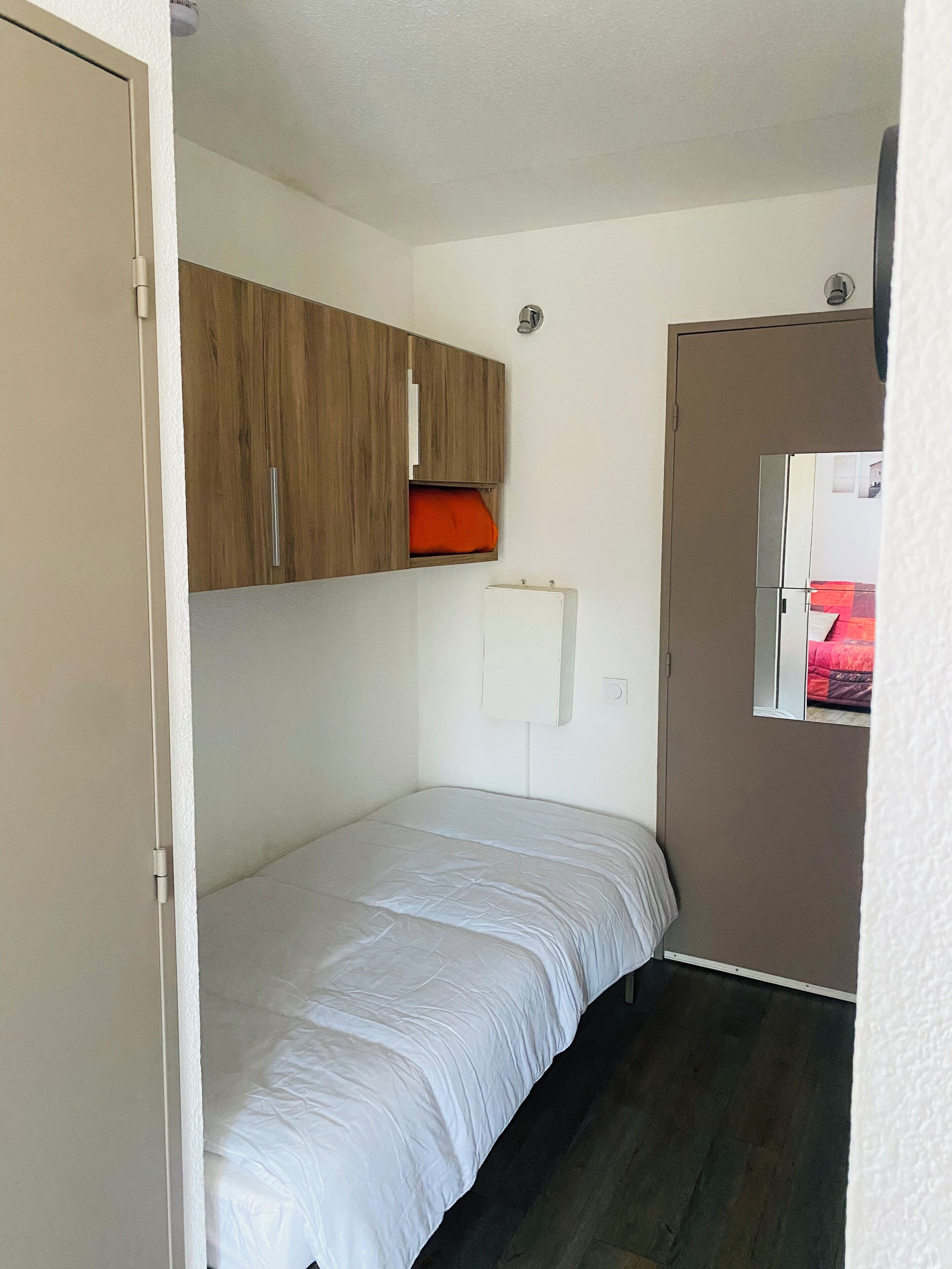 1 chambre, fer et planche à repasser, Wi-Fi gratuit, draps fournis