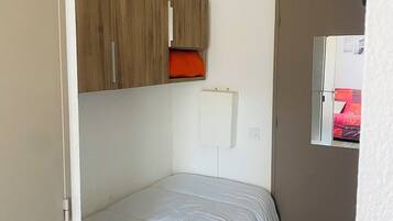 1 chambre, fer et planche à repasser, Wi-Fi gratuit, draps fournis