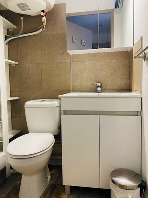 Hårtørrer, håndklæder, Toiletpapir
