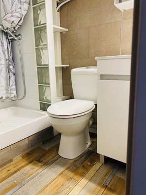Hårtørrer, håndklæder, Toiletpapir