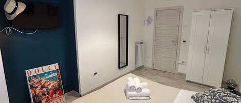3 室のベッドルーム、アイロン / アイロン台、WiFi、ベッドシーツ