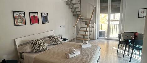 3 عدّة غرف نوم ومكواة/لوح كي وواي فاي وملاءات أسرّة