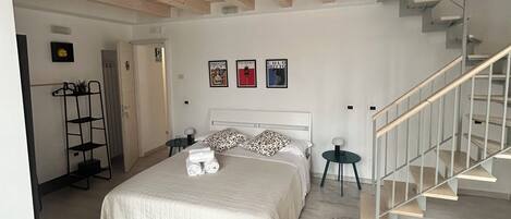 3 slaapkamers, een strijkplank/strijkijzer, wifi, beddengoed