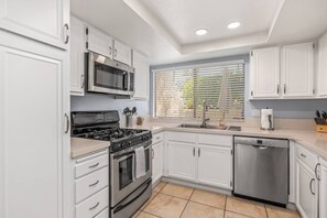 Coffee/tea maker, fridge, microwave, oven - @ Marbella Lane - Gem w/ Outdoor Fun Pool & Trails (Palm Springs)
