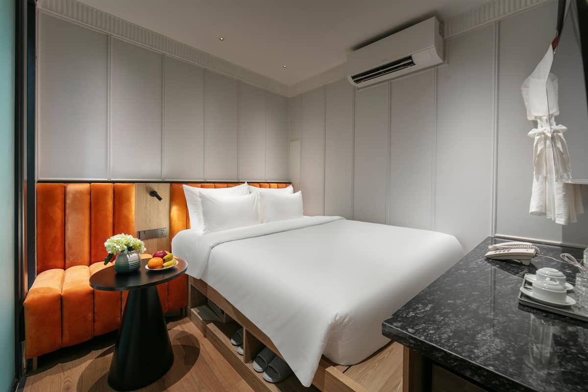 Superior Double Room | Living area | 0-inch TV with cable channels