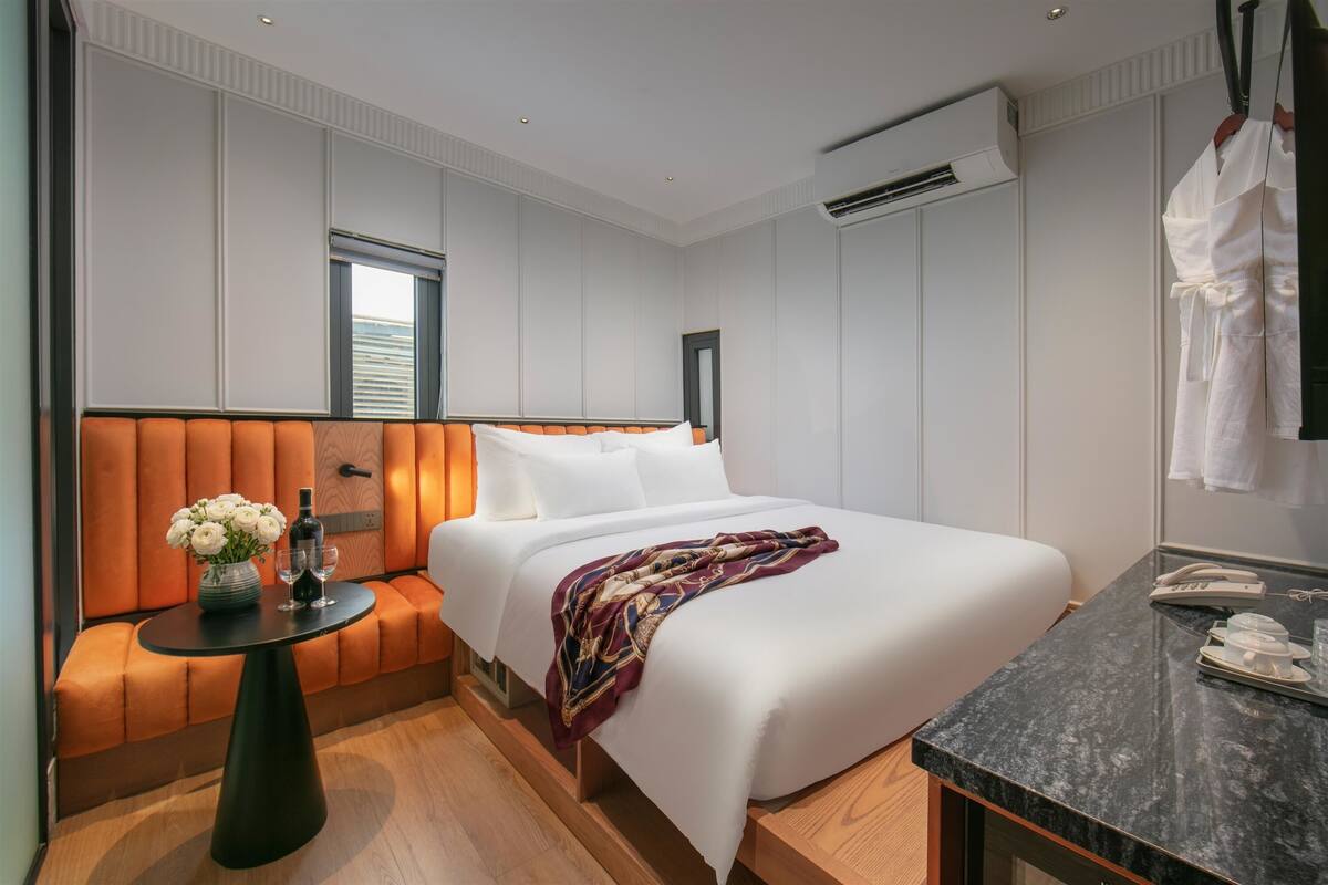 Kamar Double Deluks | Seprai premium, bantalan ekstra lembut, minibar, dan brankas
